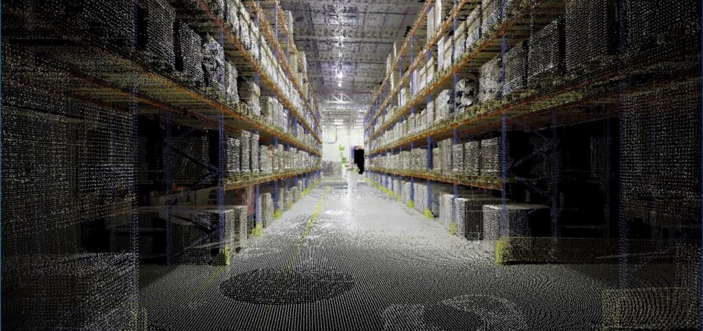 widok chmury punktów zeskanowanego magazynu - wysokie rzędy regałów