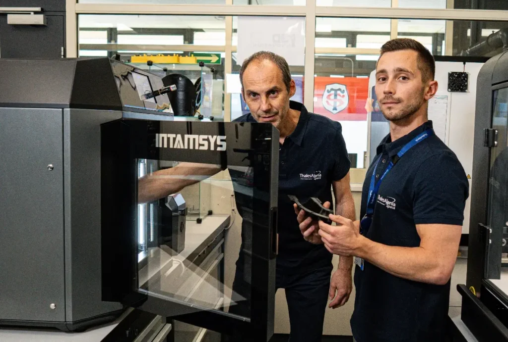 Zespół Thales Alenia Space z drukarką Funmat pro 310 NEO