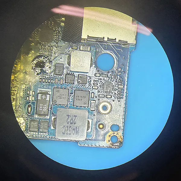 Naprawa SMD pod mikroskopem