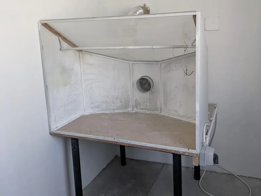 Profesjonalna lakiernia i stanowisko do malowania detali w drukarni 3D